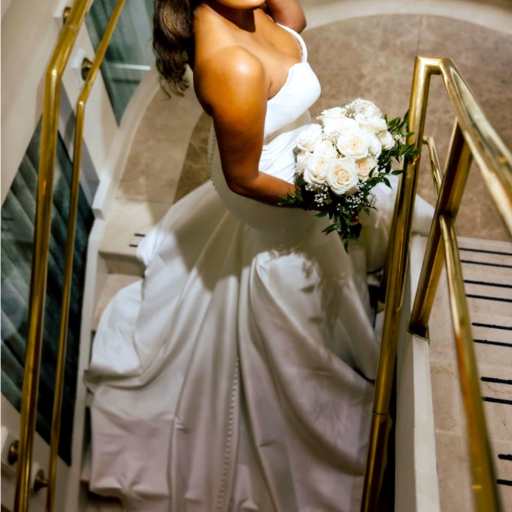 Elysee Toussaint 2022 satin ivory dress